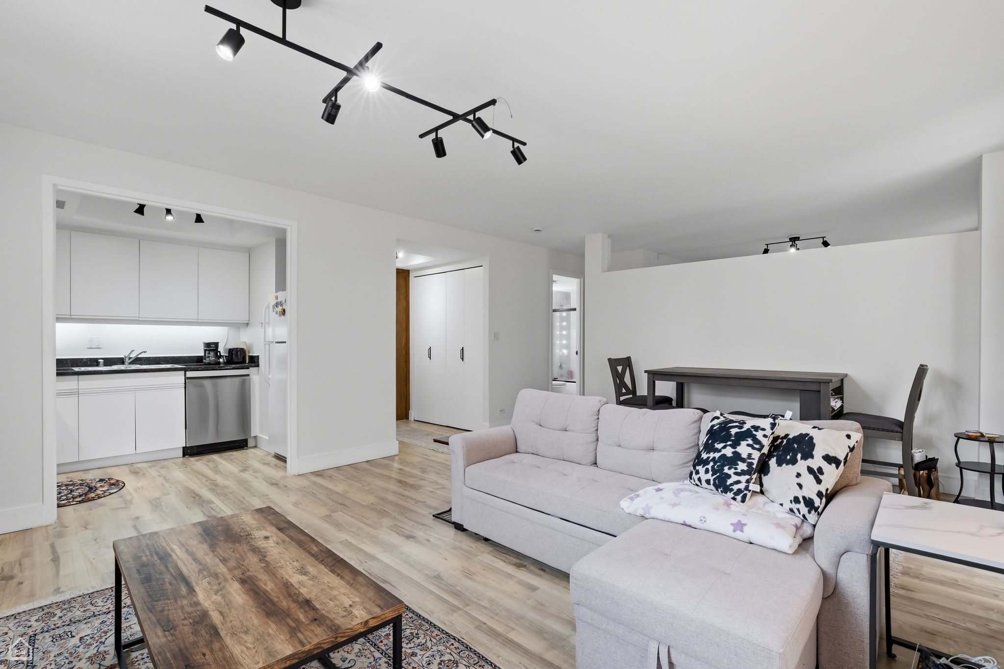 40 E Delaware Pl 1204 - Brady Miller_005