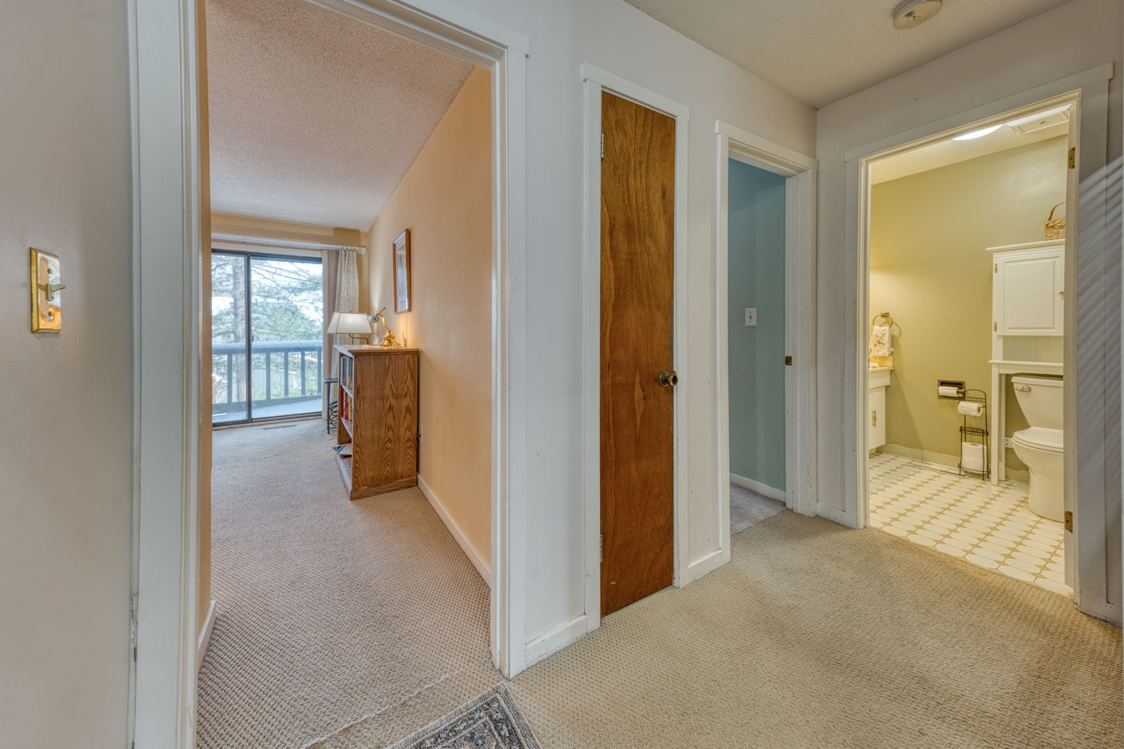 Hallway to bedrooms and bathroom