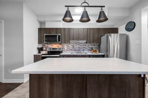 Kitchen/Breakfast Bar