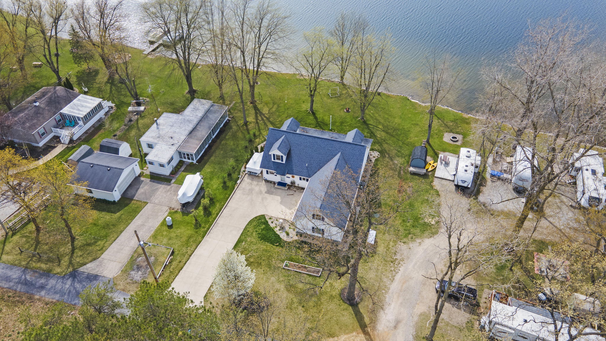 40 Ln 110A West Otter Lake, Angola, IN 46703 Art Home Photo