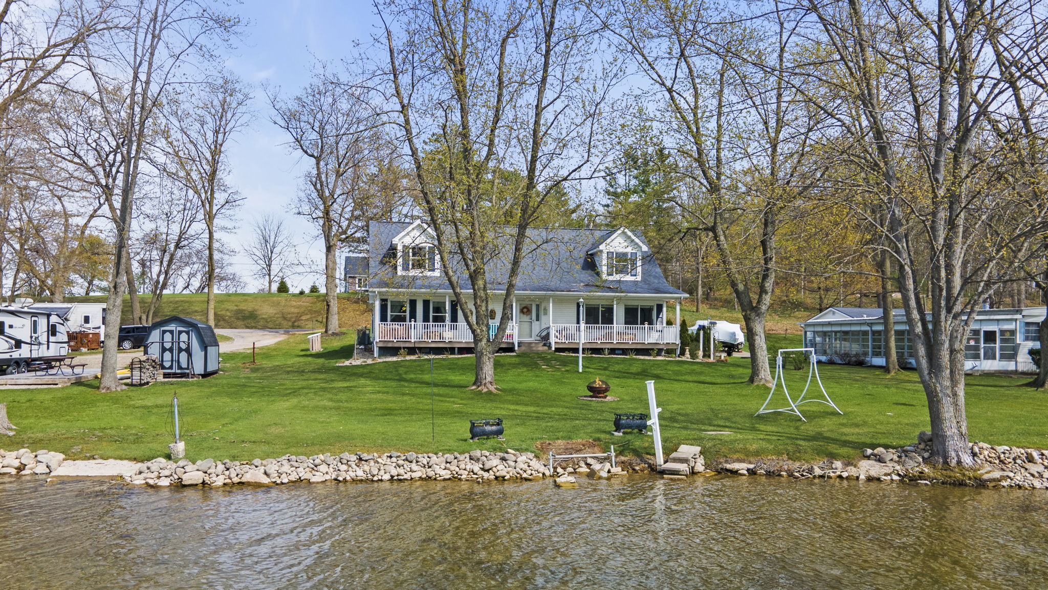 40 Ln 110A West Otter Lake, Angola, IN 46703 Art Home Photo