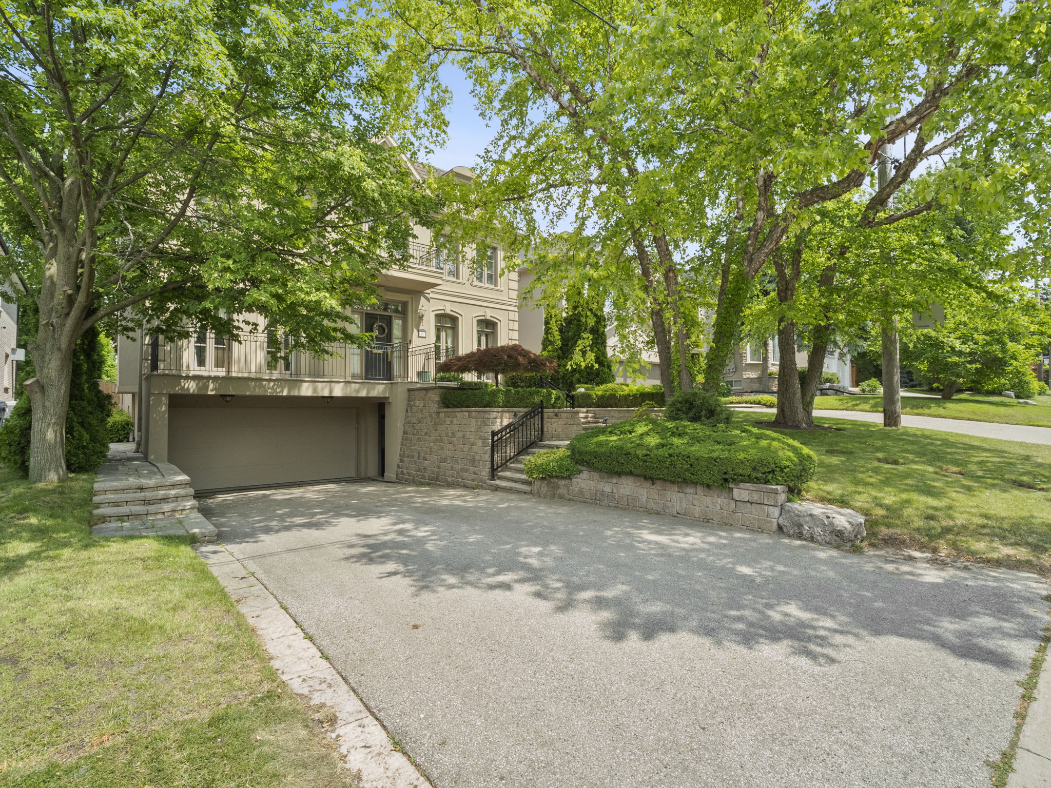 40 Munro Blvd Toronto, ON M2P 1B9