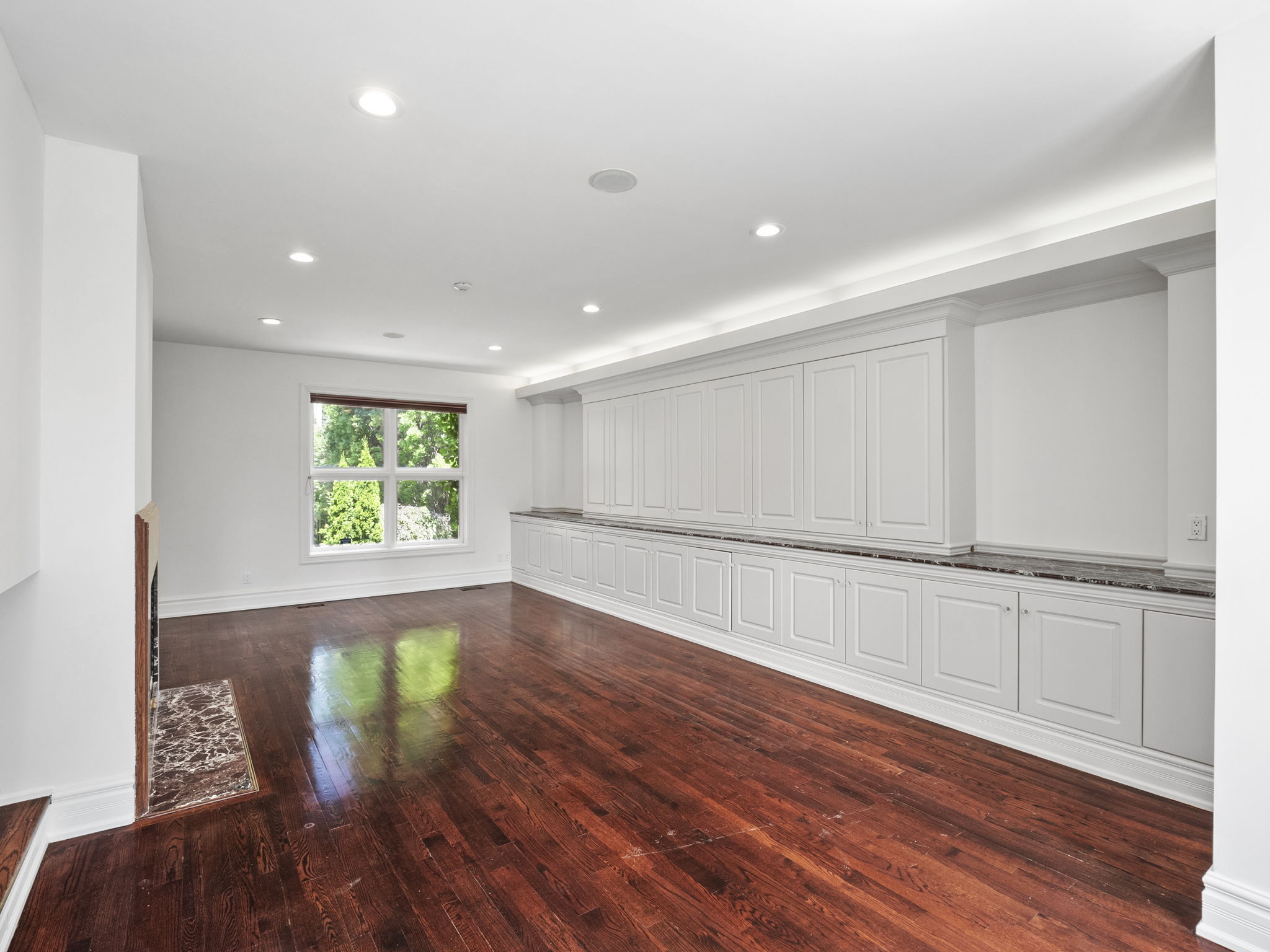 40 Old Colony Rd Toronto, ON M2L 2K1