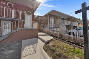 40 Royal Salisbury Way, Brampton, ON L6V 3J6, Canada Photo 5