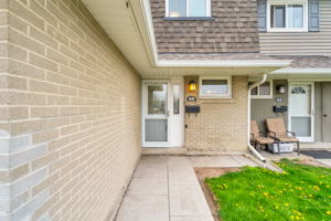 Front Porch/Entrance
