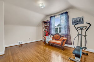 29-second bedroom2