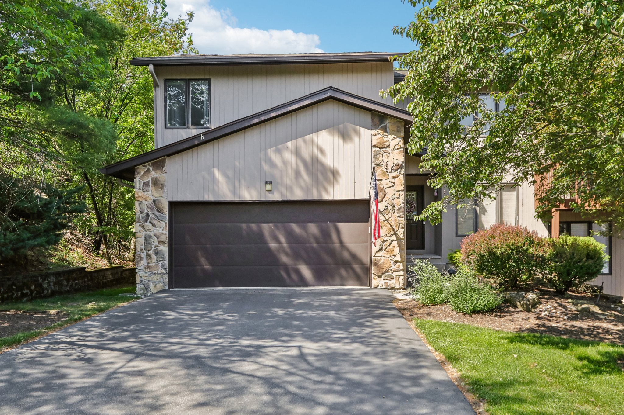 Woodland Dr-S1905-003.jpg