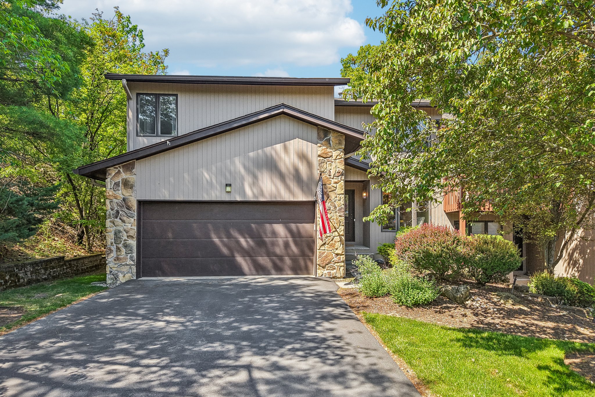 Woodland Dr-S1905-067.jpg