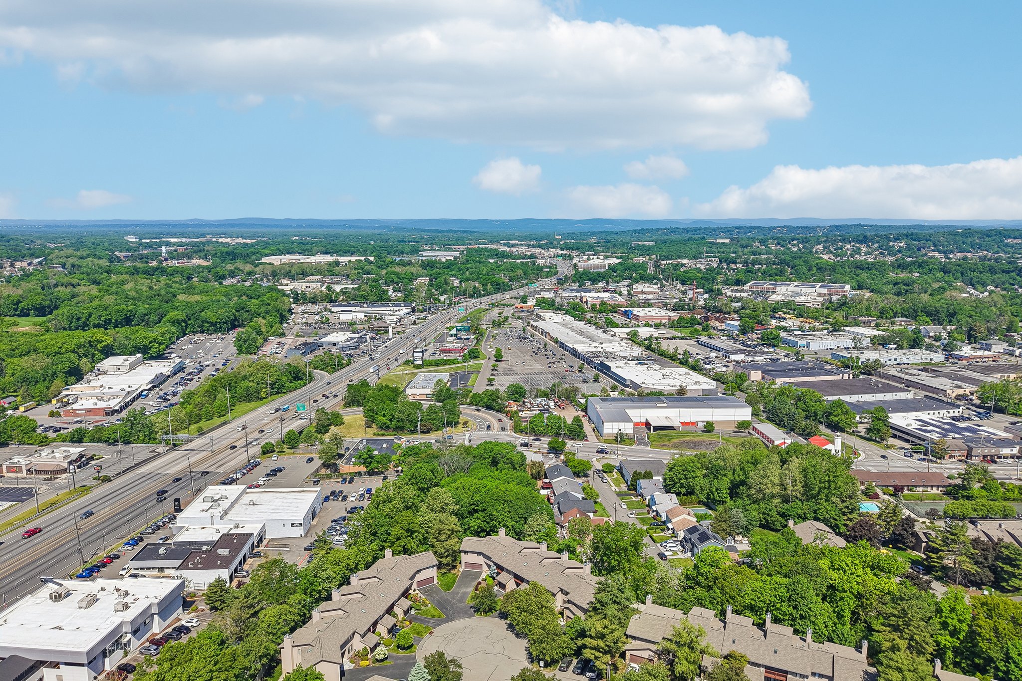 Woodland Dr-S1905-074.jpg