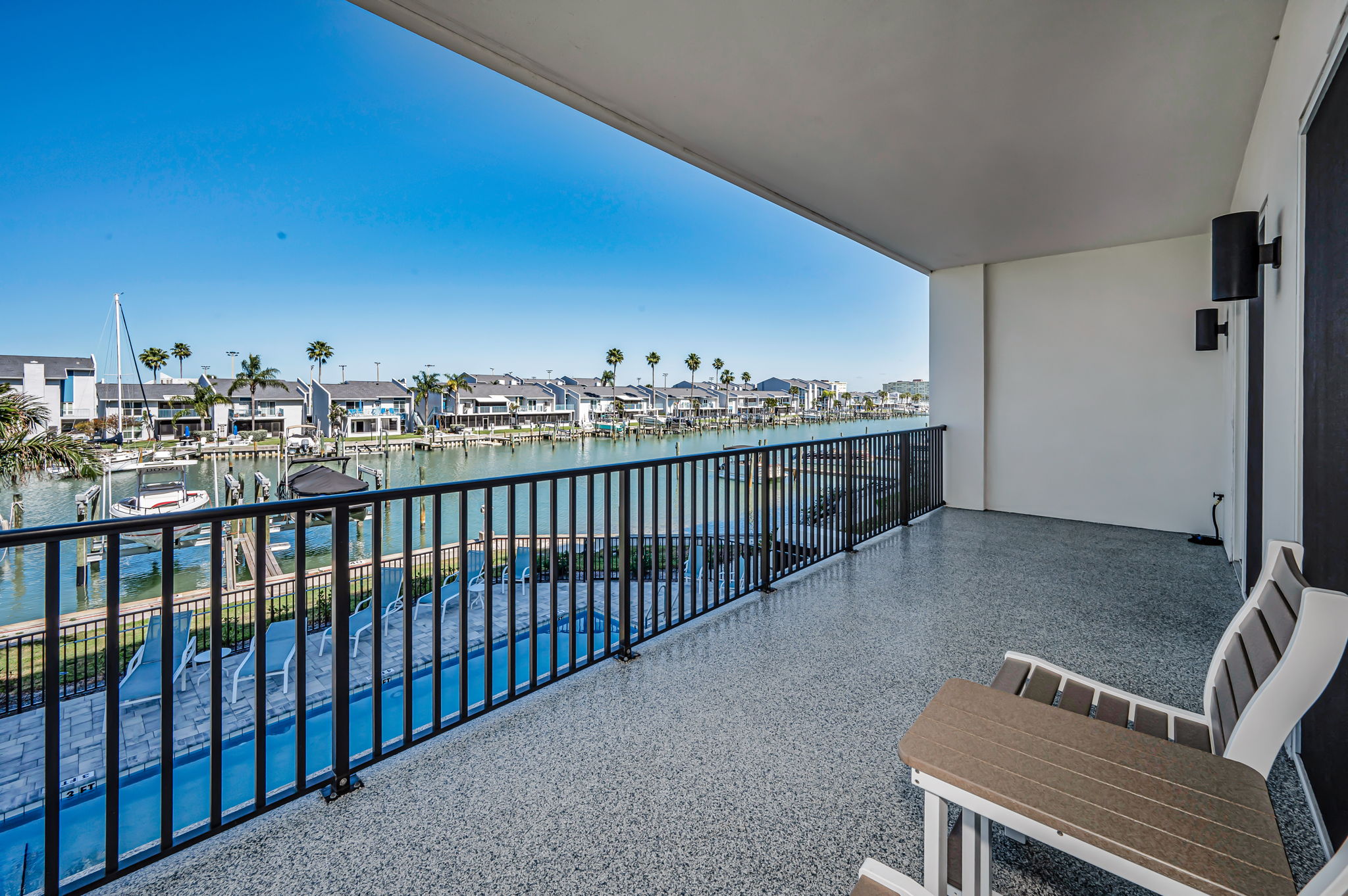 Living Room Balcony2 View5