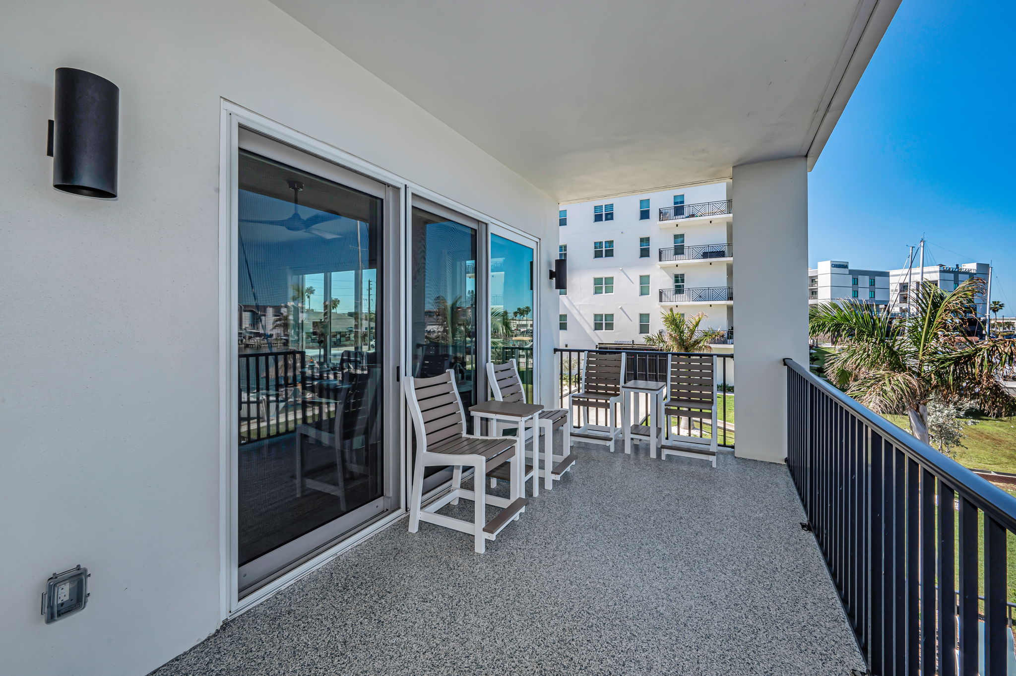 Living Room Balcony2 View7