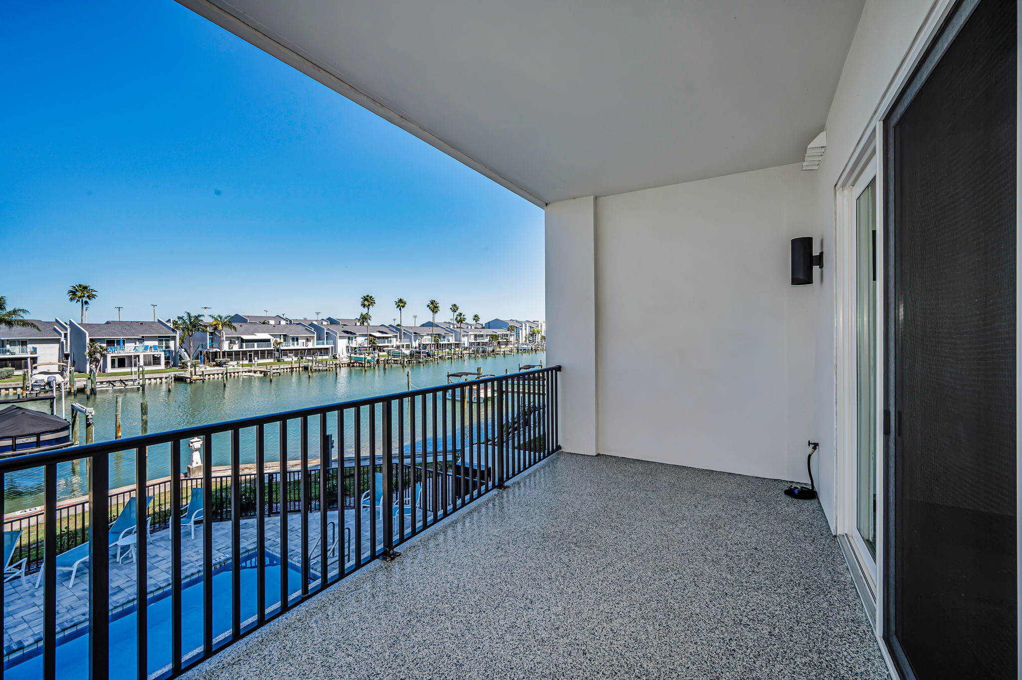 Primary Bedroom Balcony5
