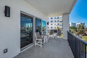 Living Room Balcony2 View7