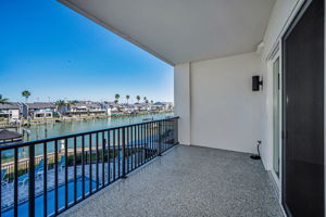 Primary Bedroom Balcony5