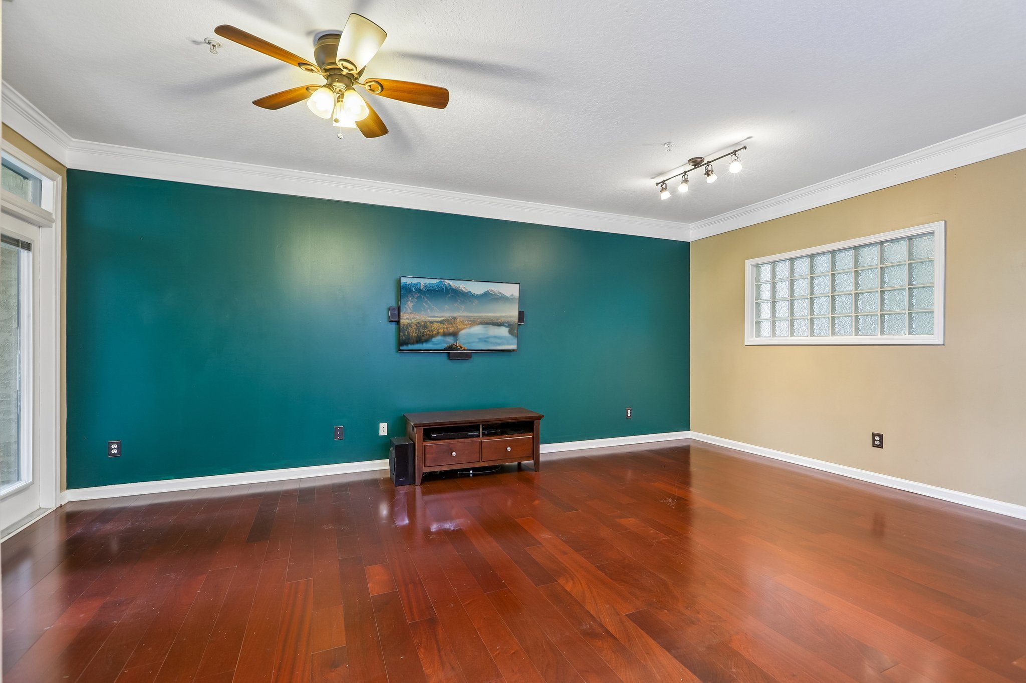 17th St NW 1233-S0105-007.jpg