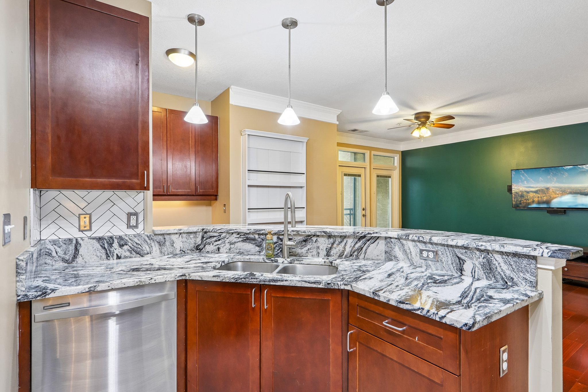 17th St NW 1233-S0105-013.jpg