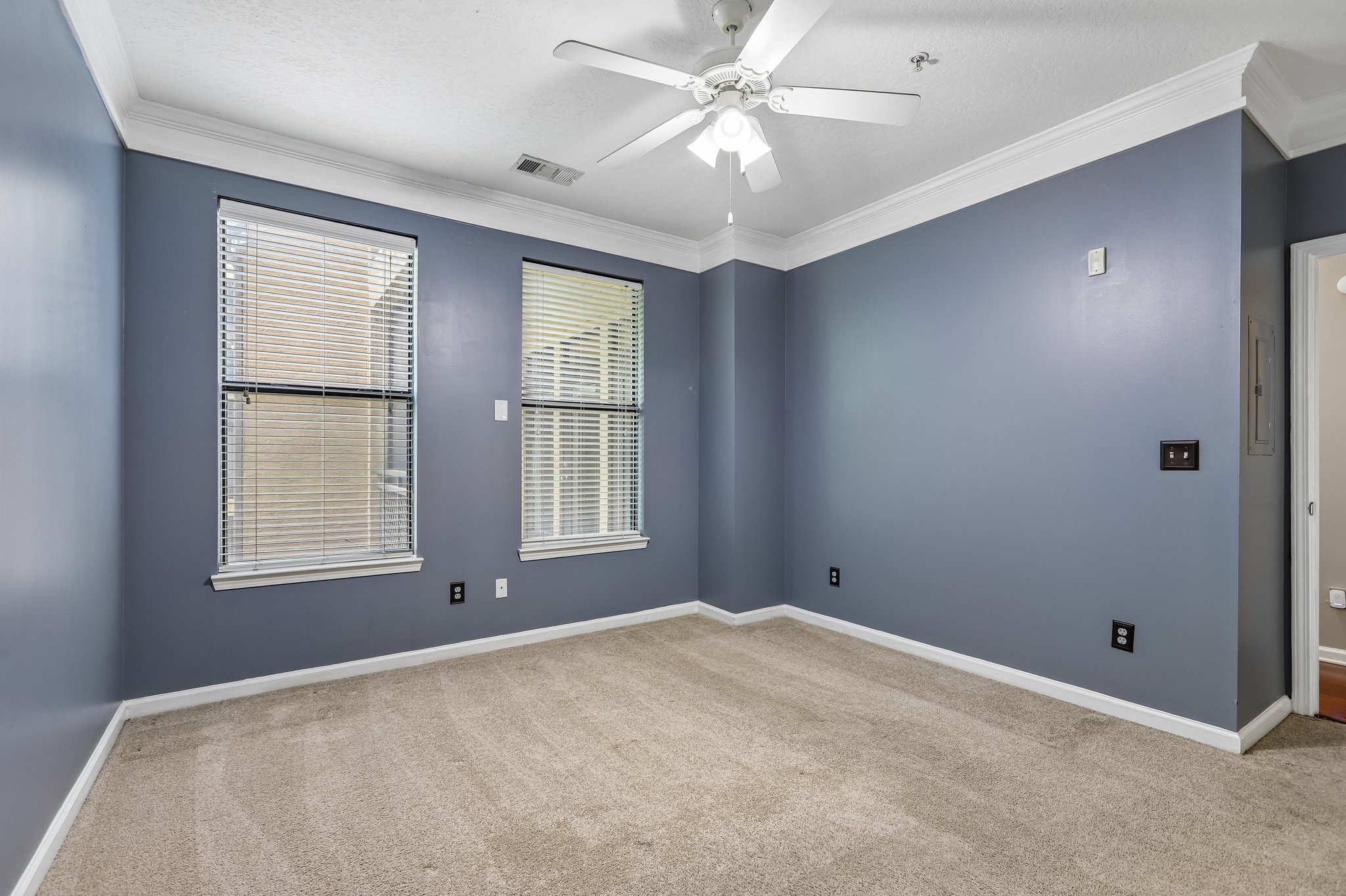 17th St NW 1233-S0105-019.jpg