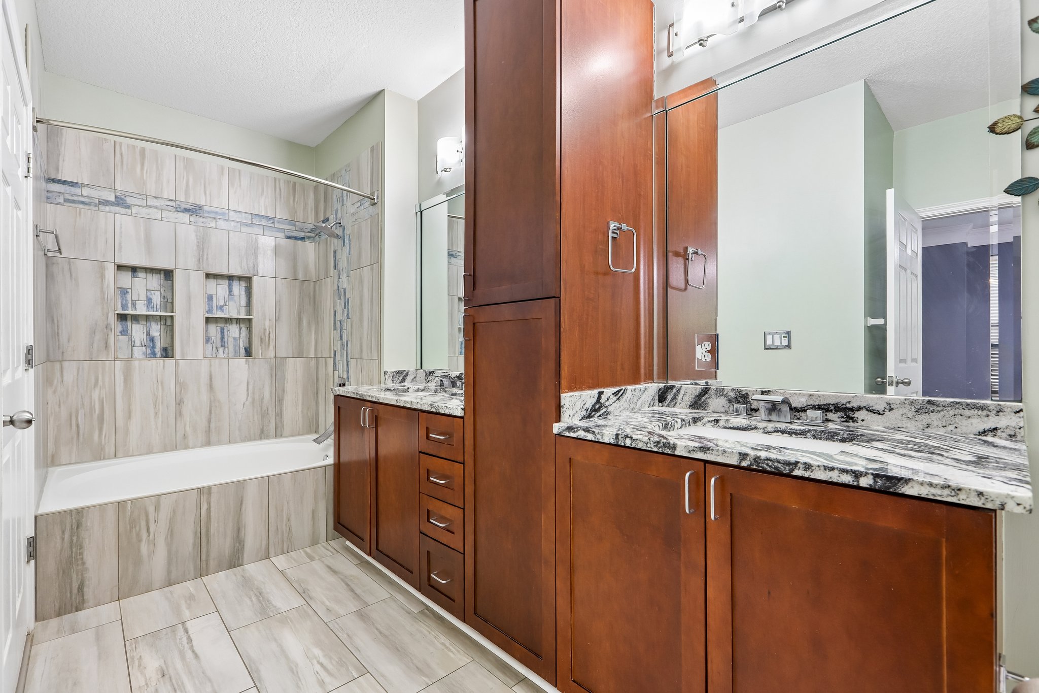 17th St NW 1233-S0105-022.jpg