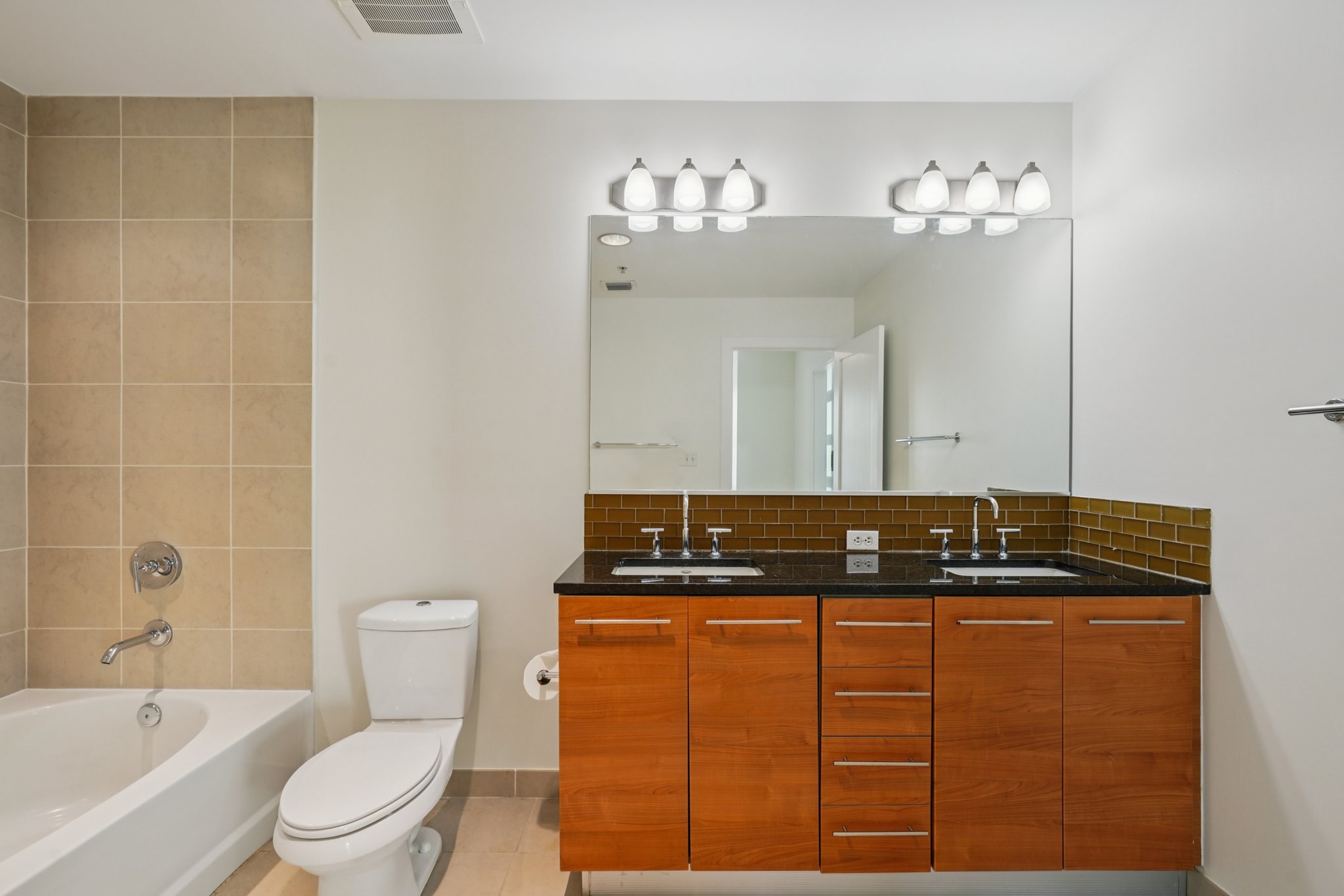 4th Ave S unit 309-S1107-032.jpg