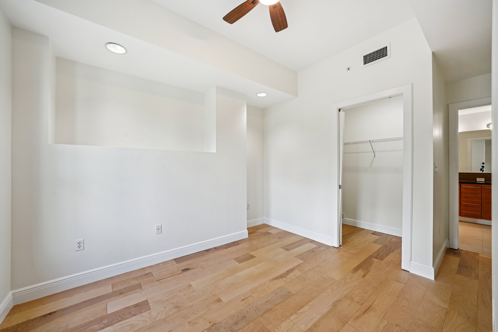 4th Ave S unit 309-S1107-037.jpg