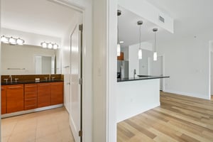 4th Ave S unit 309-S1107-039.jpg