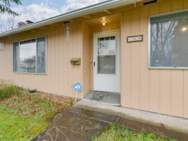 Front Porch/Entrance