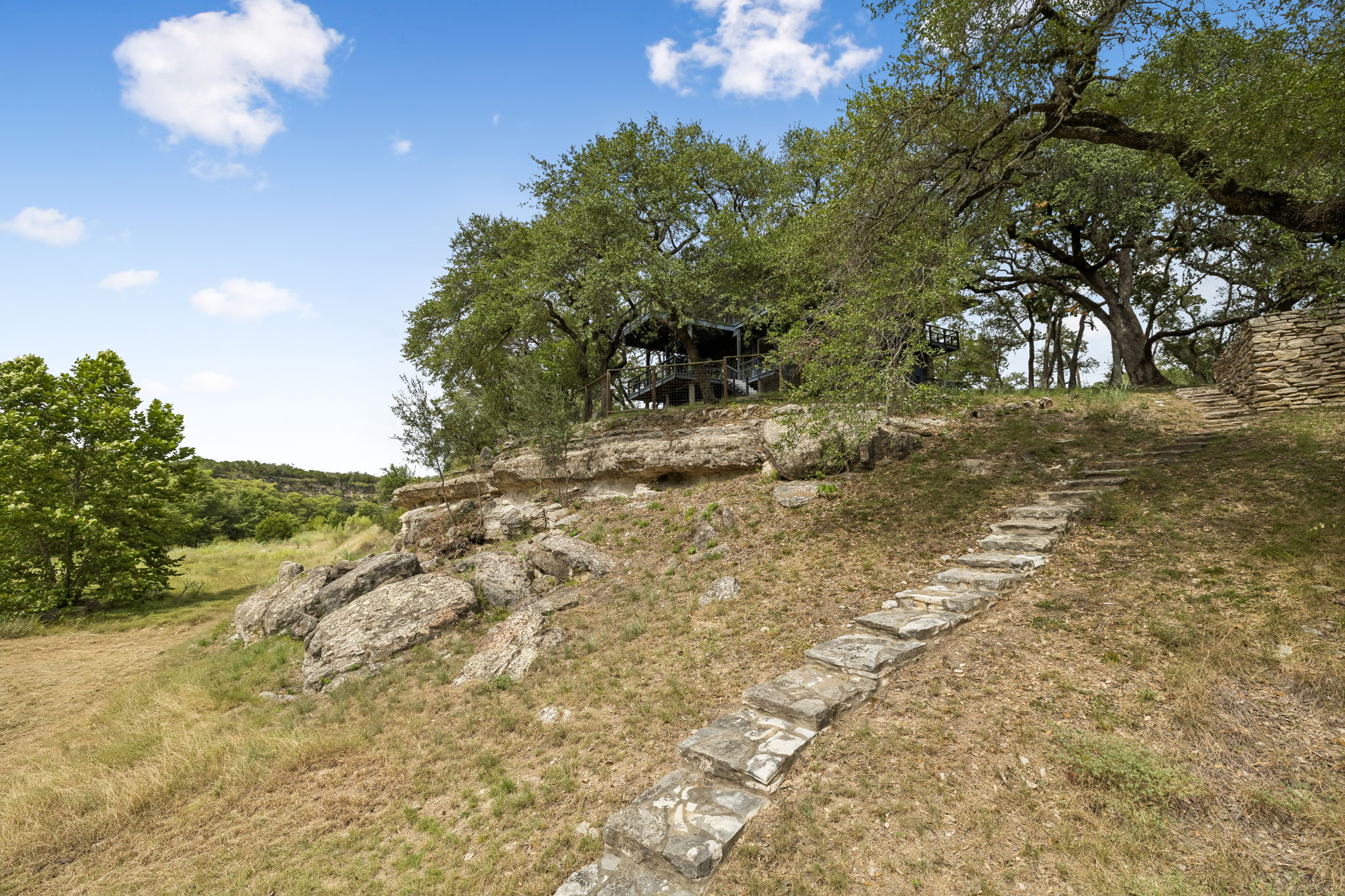 Photo 98