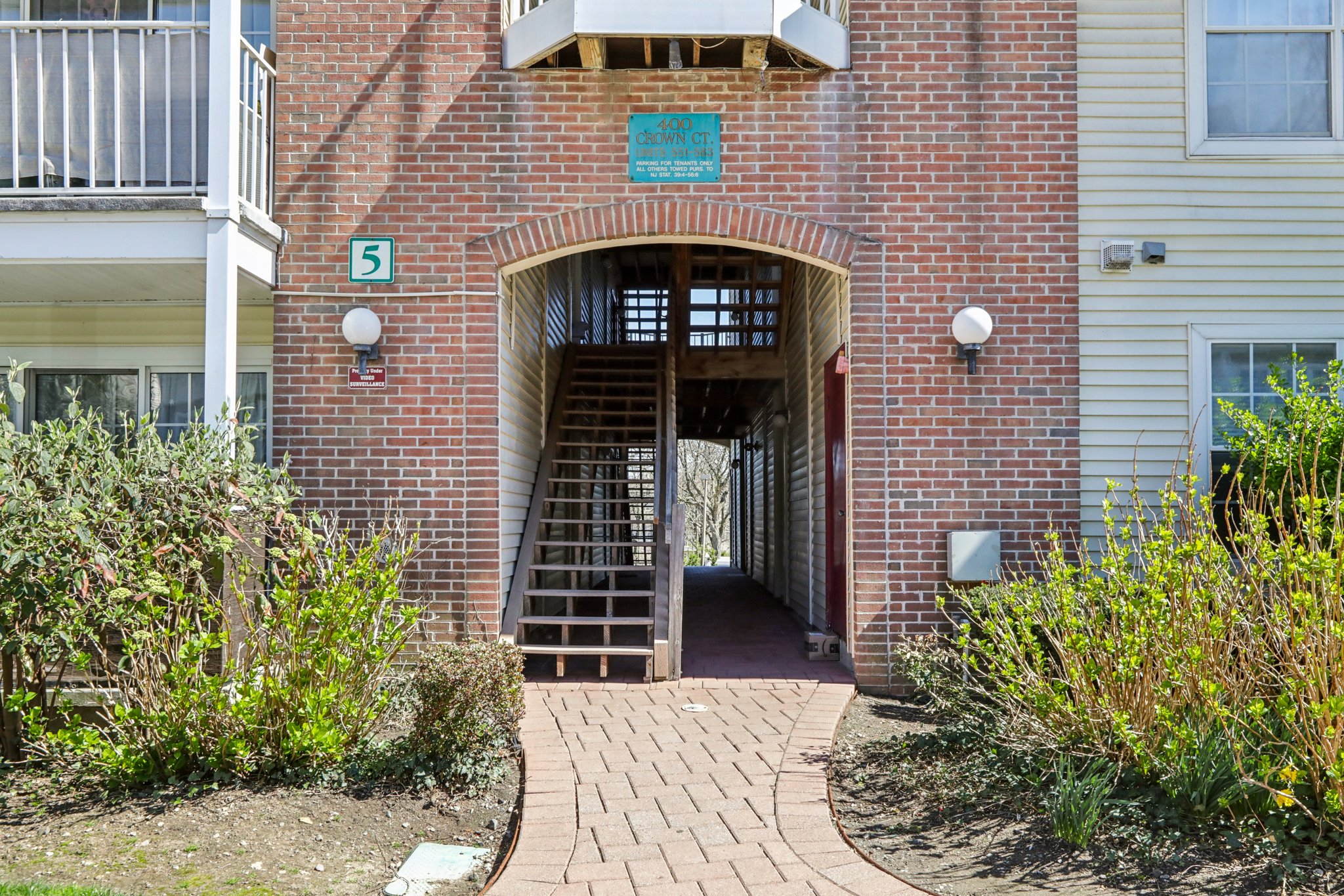 Crown Ct 561-S1304-006.jpg