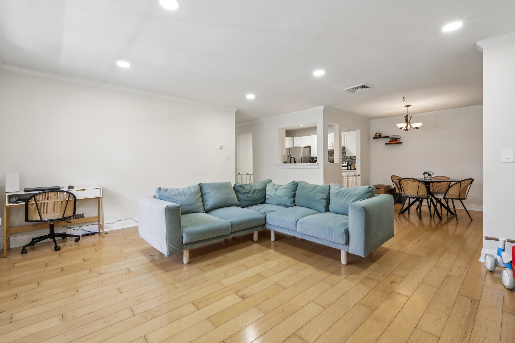 Crown Ct 561-S1304-012.jpg