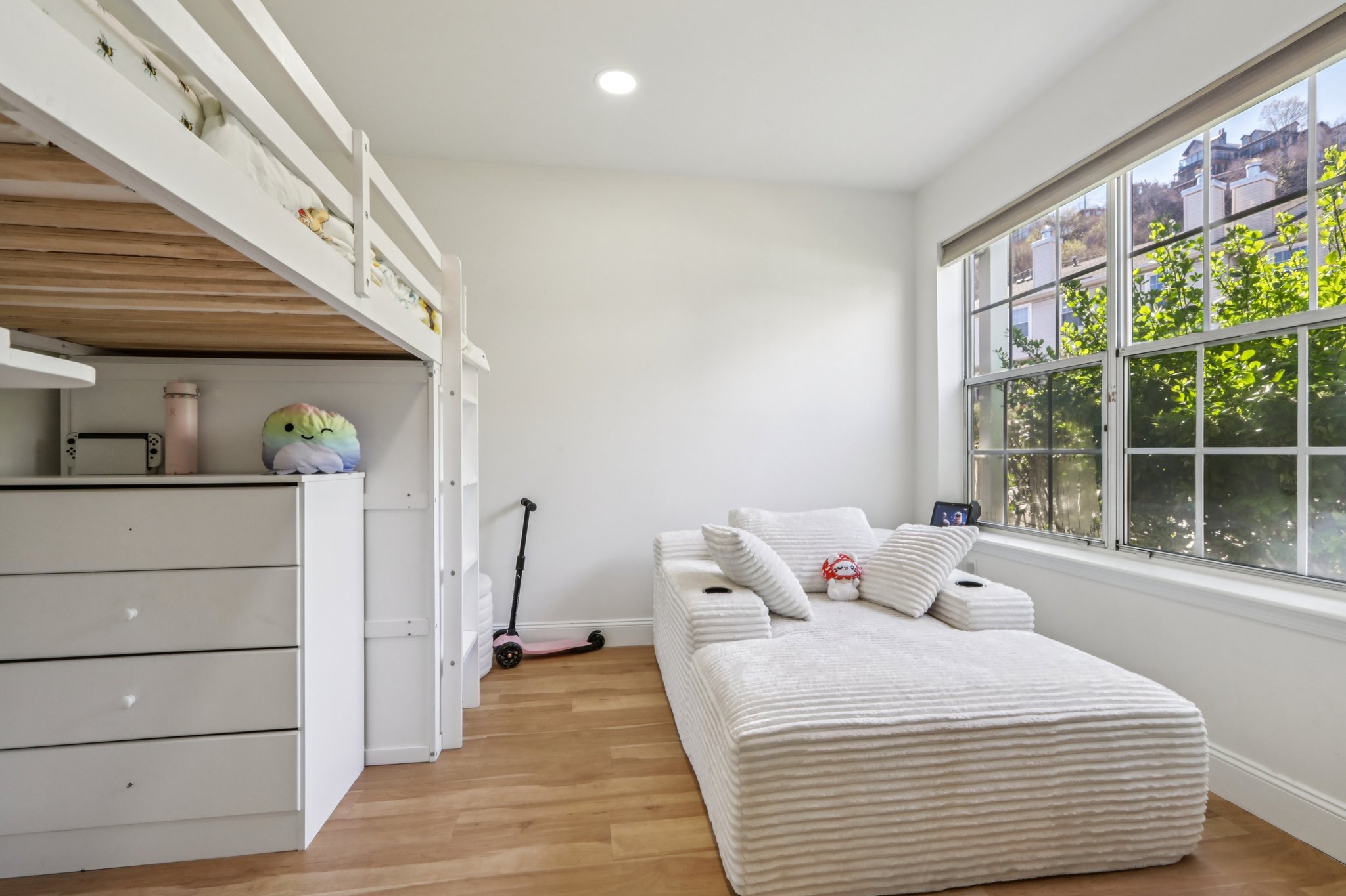 Crown Ct 561-S1304-029.jpg