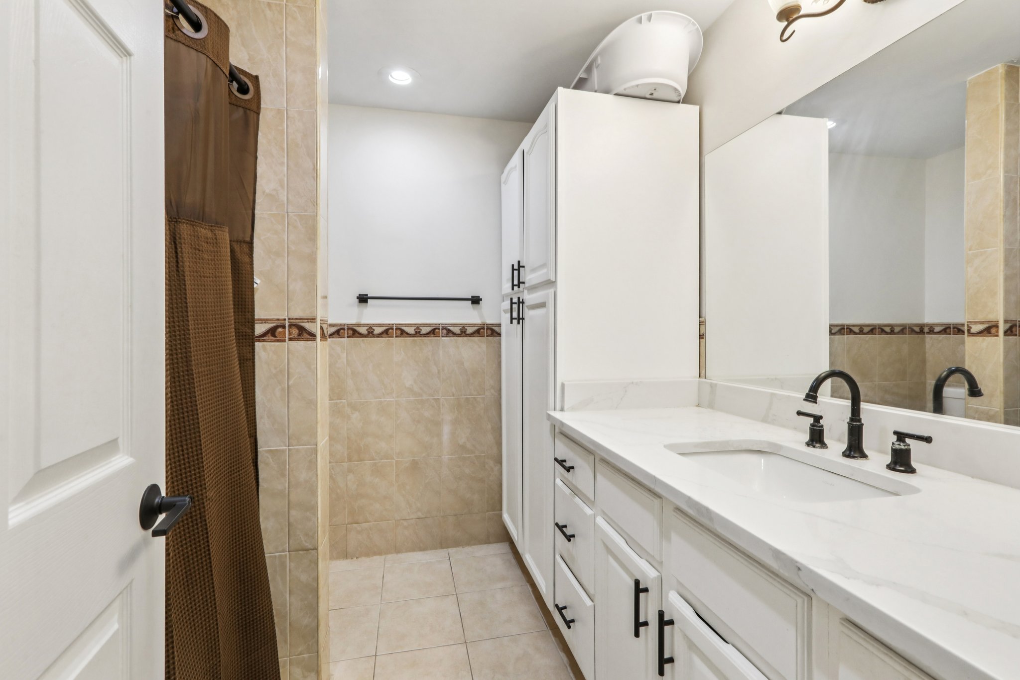 Crown Ct 561-S1304-038.jpg