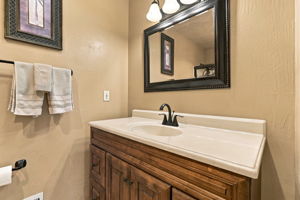 035_F8_400 Donald Dr