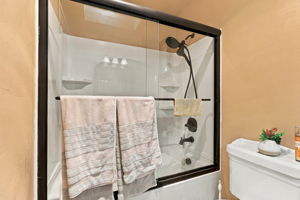036_F8_400 Donald Dr