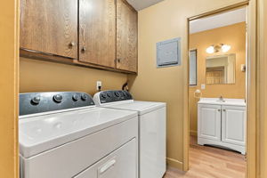 038_F8_400 Donald Dr