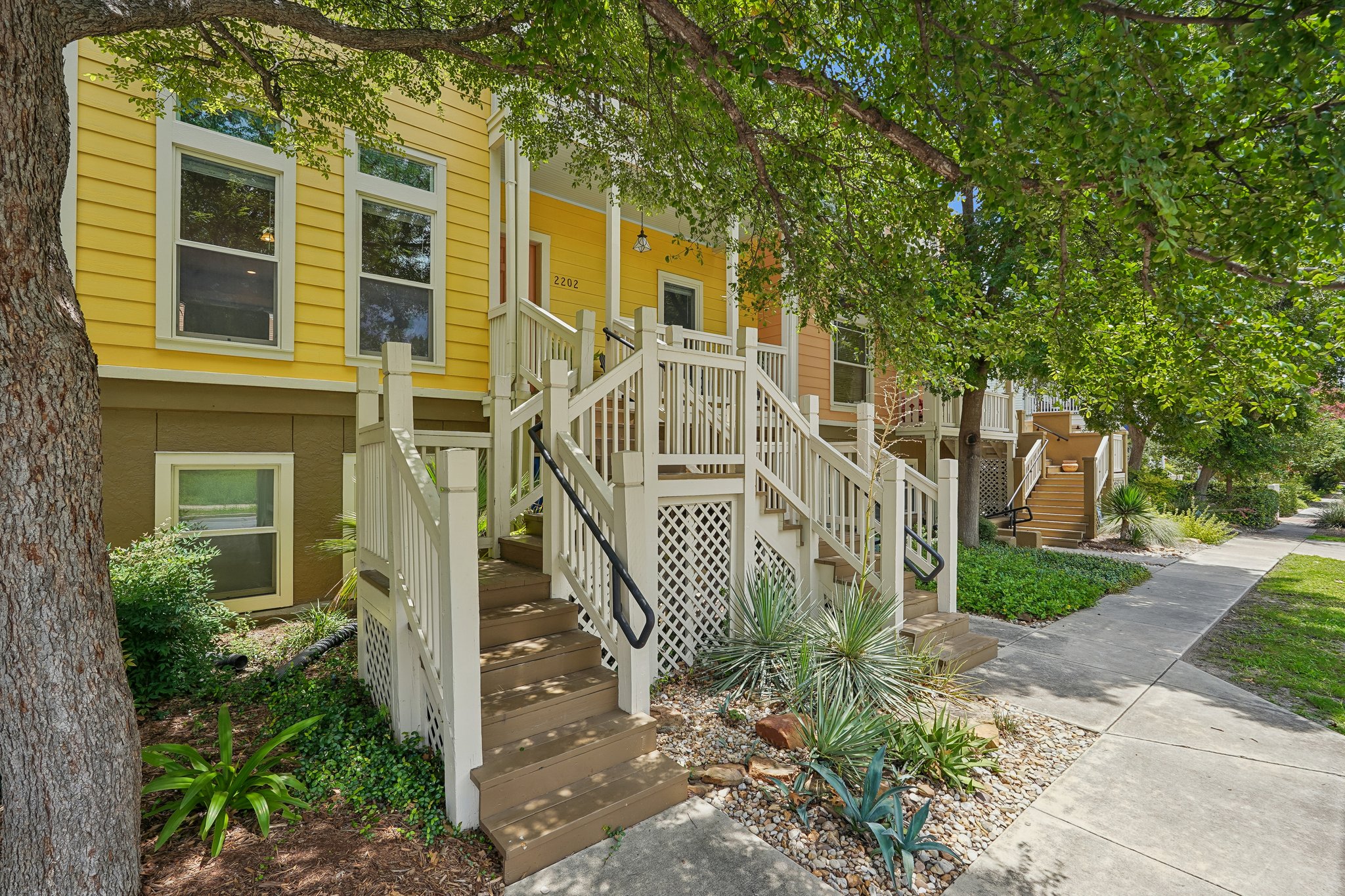 E Guenther St 2202-S2706-006.jpg