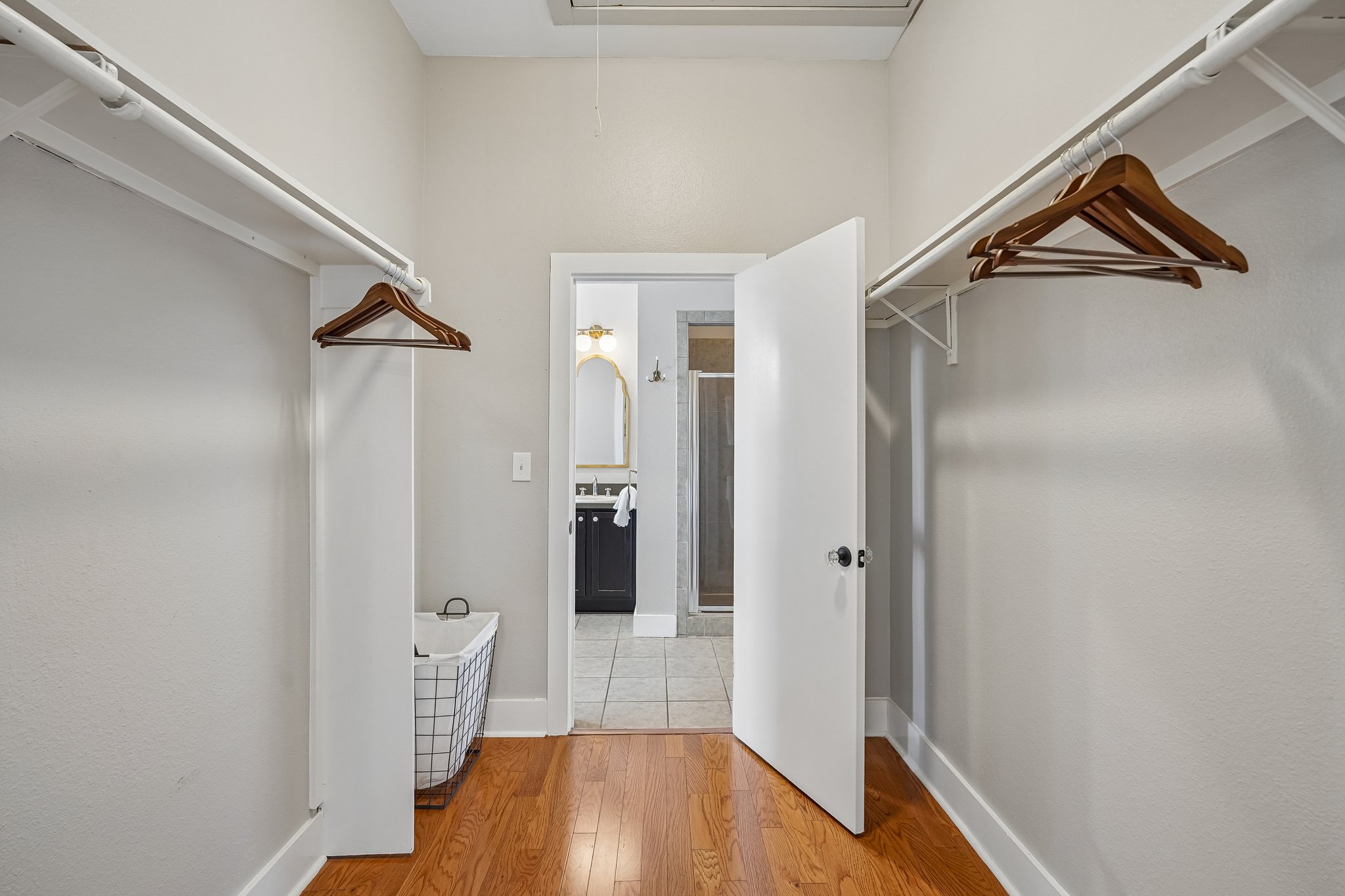 E Guenther St 2202-S2706-046.jpg