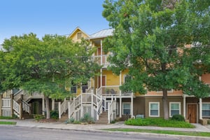 E Guenther St 2202-S2706-002.jpg