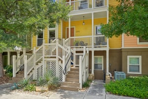 E Guenther St 2202-S2706-004.jpg
