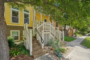 E Guenther St 2202-S2706-006.jpg