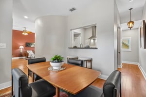 E Guenther St 2202-S2706-026.jpg