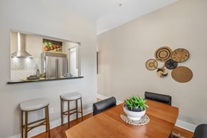 E Guenther St 2202-S2706-027.jpg