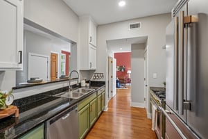 E Guenther St 2202-S2706-029.jpg