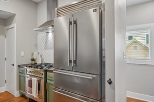E Guenther St 2202-S2706-032.jpg