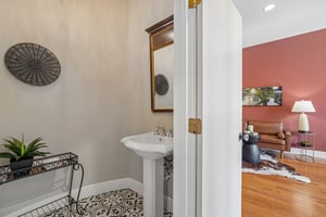 E Guenther St 2202-S2706-036.jpg
