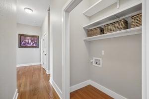 E Guenther St 2202-S2706-037.jpg