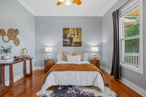 E Guenther St 2202-S2706-042.jpg