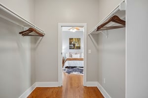 E Guenther St 2202-S2706-047.jpg