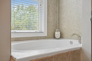 E Guenther St 2202-S2706-052.jpg