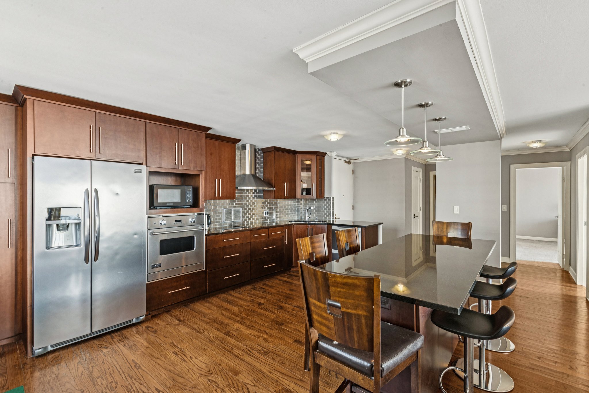 E Randolph St-L1102-010.jpg