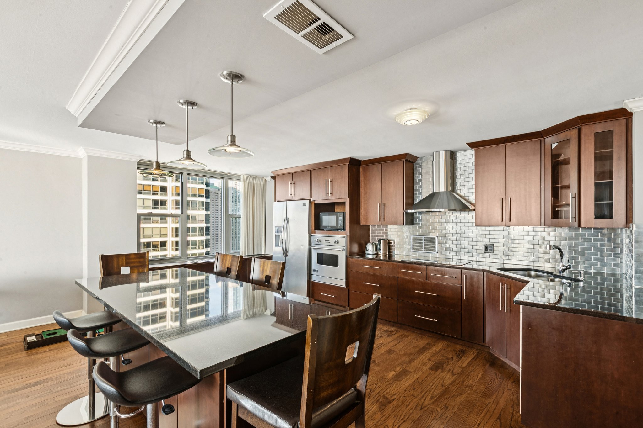 E Randolph St-L1102-011.jpg